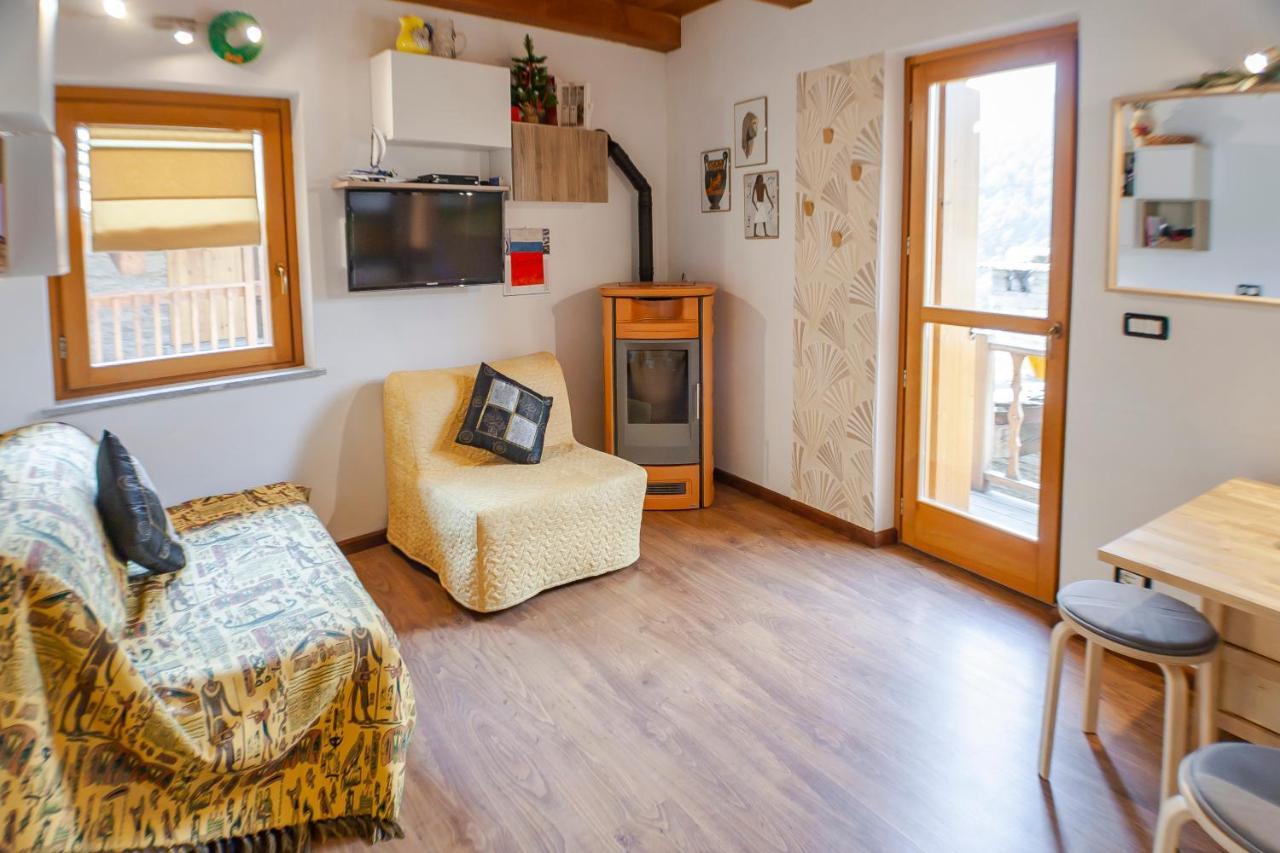 Ostana Allo Villo Lovely Apartment מראה חיצוני תמונה